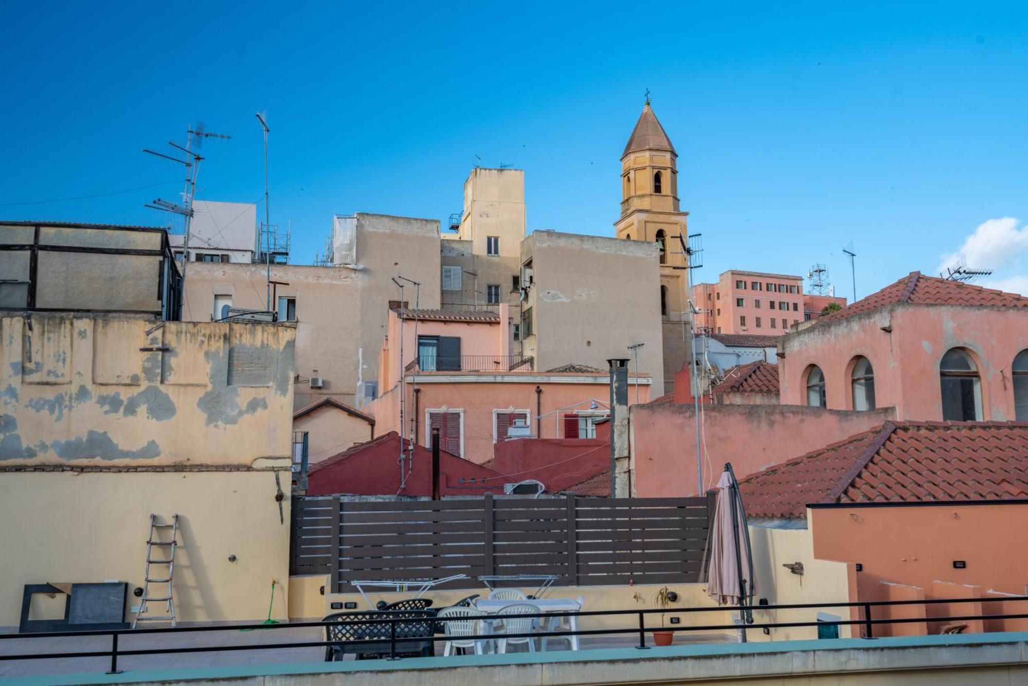 Perle Gemelle In Marina Apartment Cagliari Ngoại thất bức ảnh